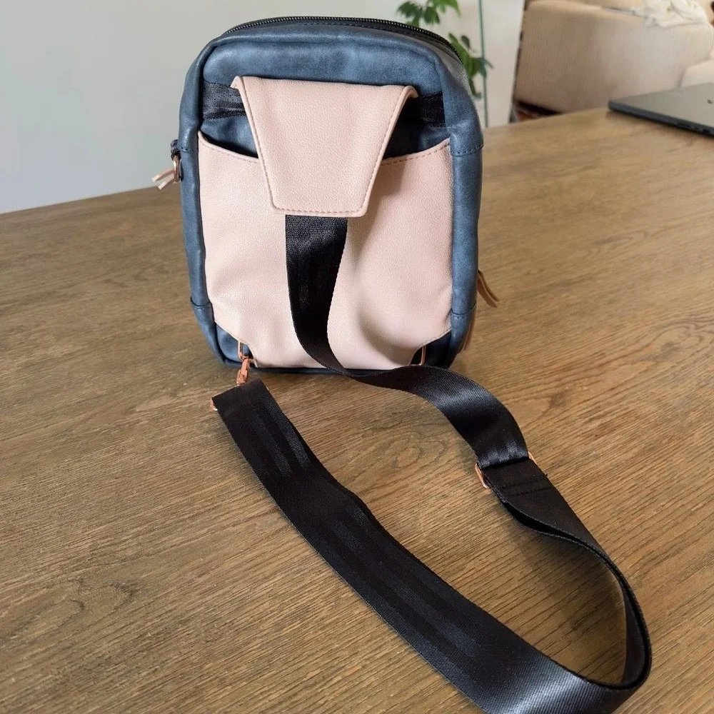 Petunia Pickle Bottom Inter-Mix Crossbody Backpack Diaper Bag Pink Black Rose